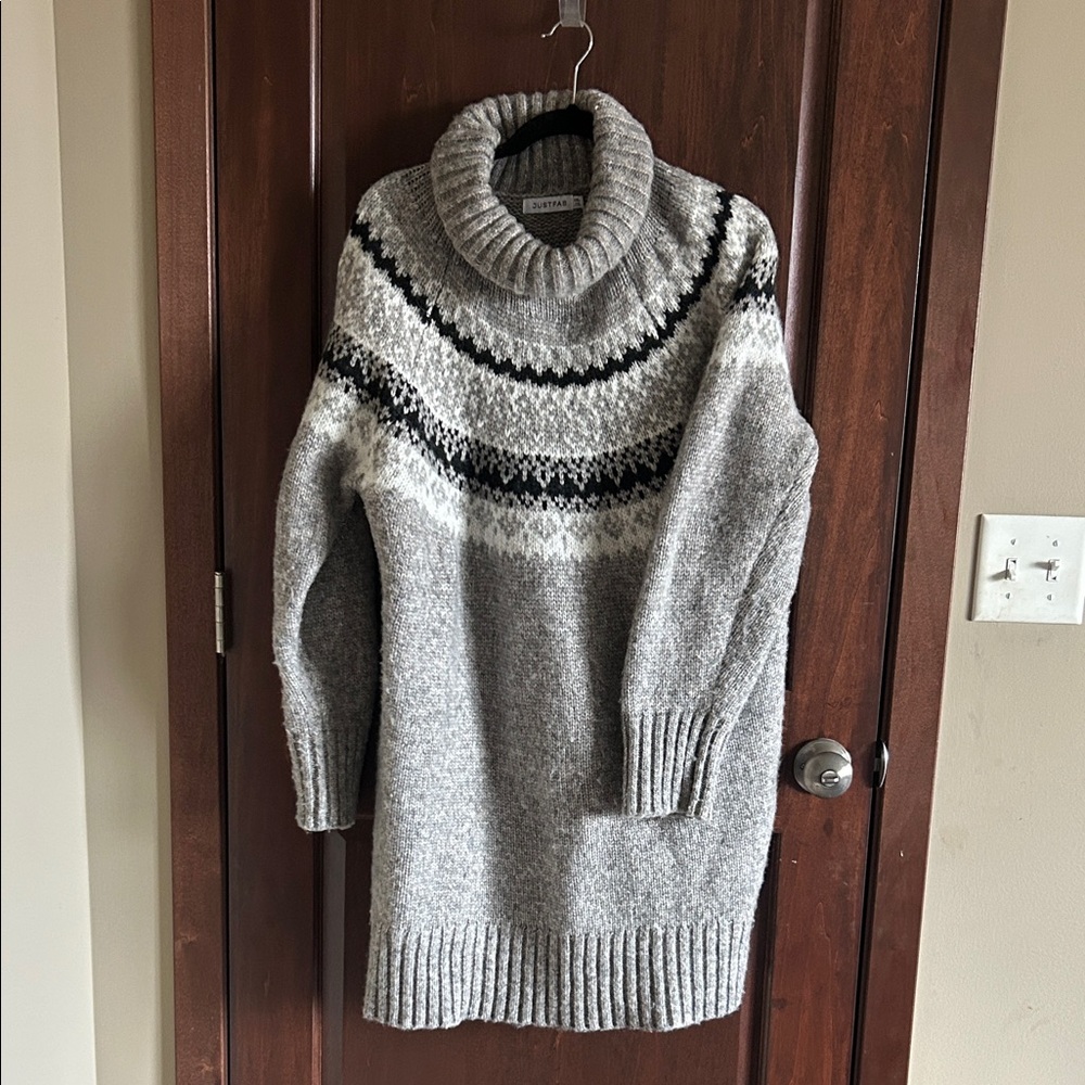 JustFab Gray and Black Turtleneck Sweater